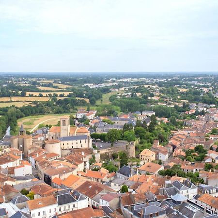 Petite Maison Medievale Parthenay Exterior photo