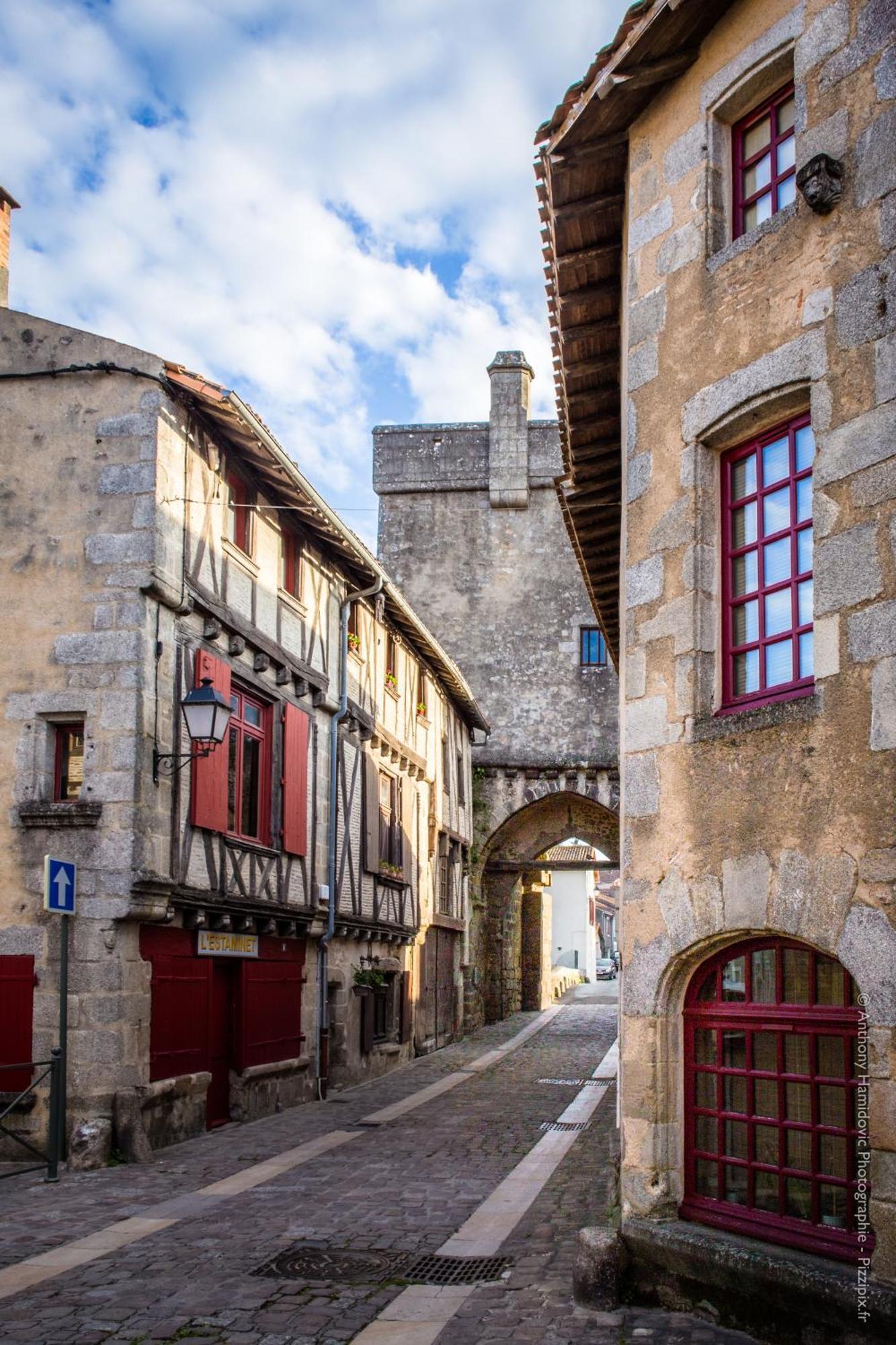 Petite Maison Medievale Parthenay Exterior photo