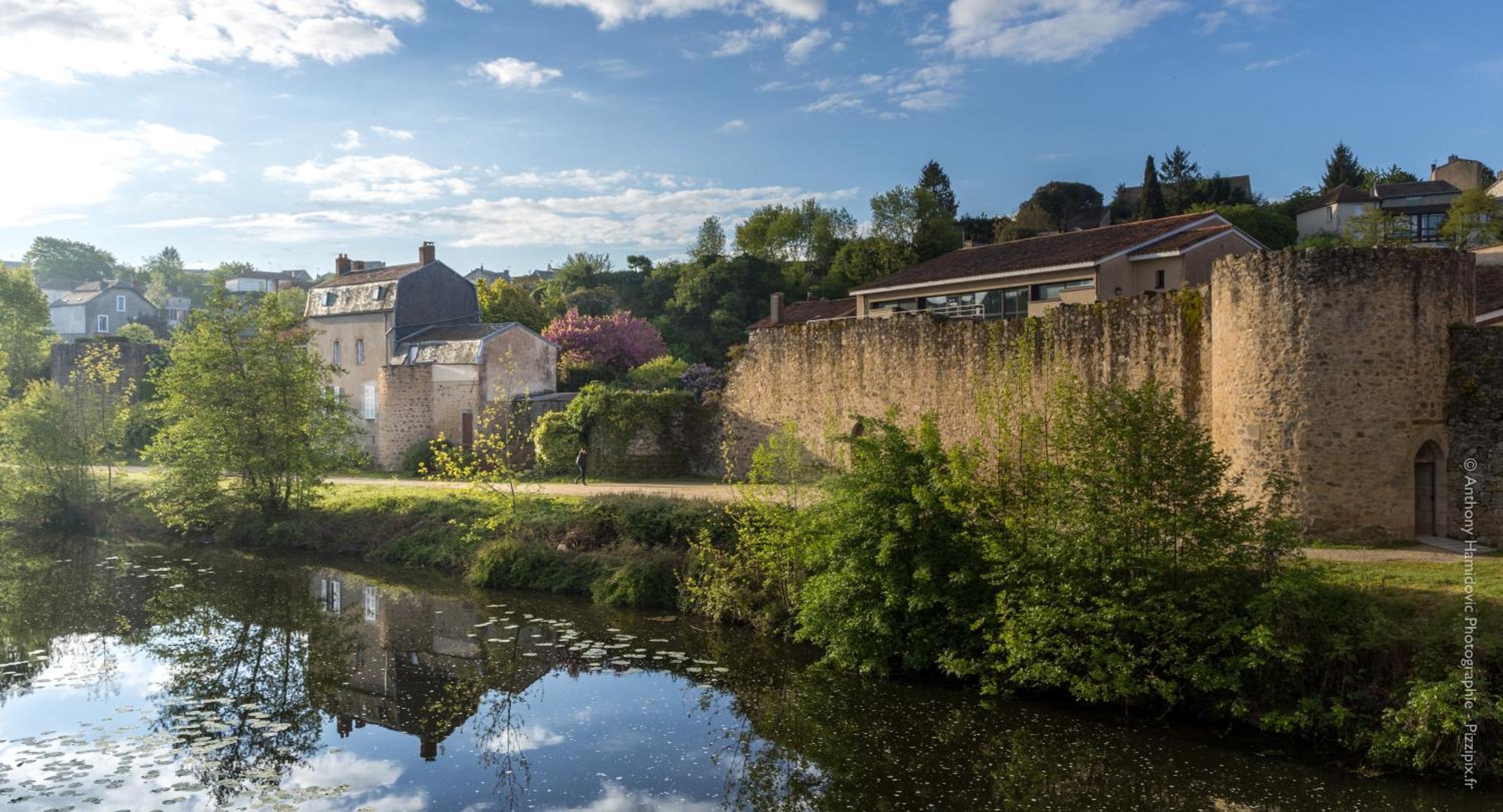 Petite Maison Medievale Parthenay Exterior photo